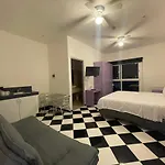 Hotel Winday A 4 Calles De La 5A Avenida